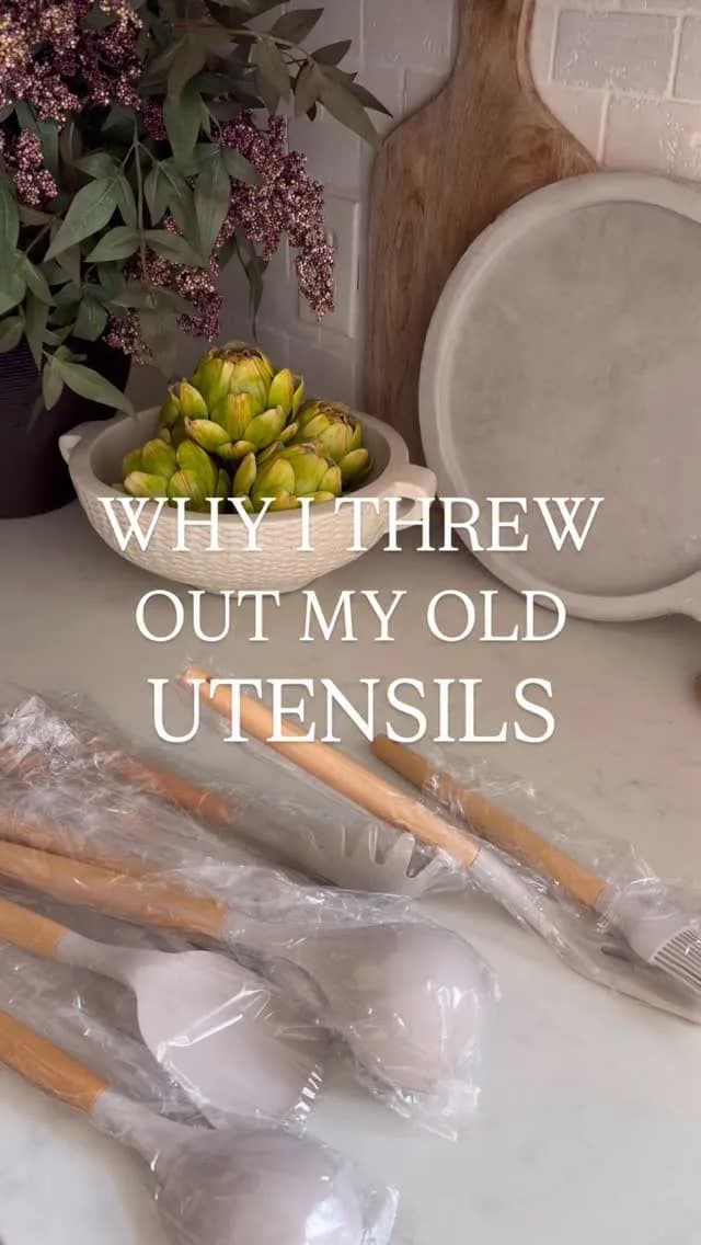 🔗🔗Follow & Comment “UPGRADE” for these BPA Free Silicone Utensils set! Set of 33!!! These are perfect for clean cooking! 🧑‍🍳 

✨They are easy to clean, have a beautiful wooden handle and come with everything you need for easy cooking!